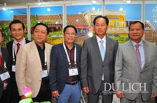 Phó Thủ tướng và Bộ trưởng Du lịch Campuchia đến thăm gian hàng BenThanh tourist